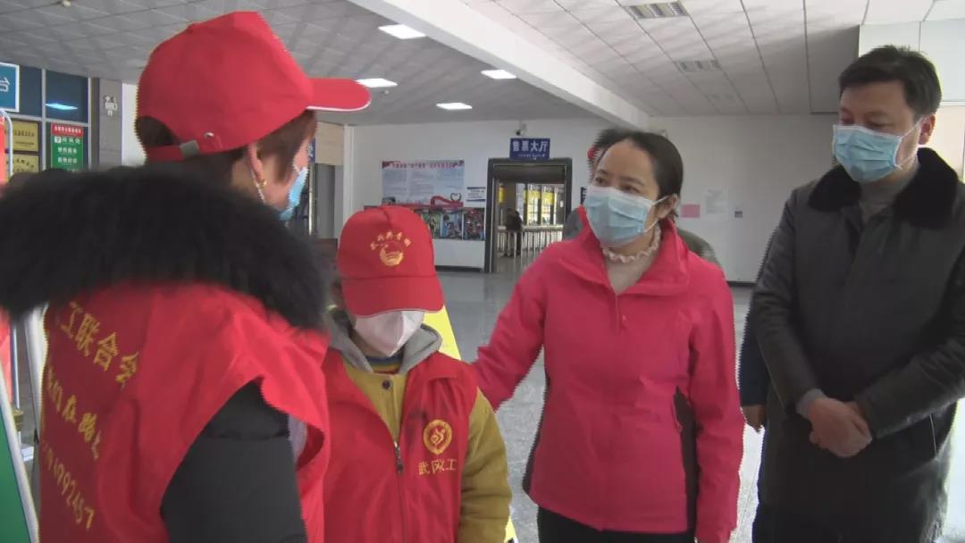 仇珂静到武冈市督查春运安全和疫情防控工作(图2)