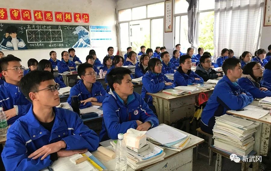武冈市第二中学开展“学党史 树信仰之基”主题班会活动(图2)
