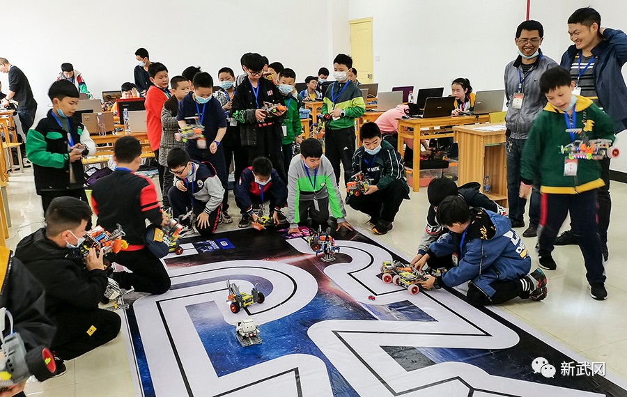 邵阳市2021年中小学信息素养提升实践活动在武冈举行(图4)