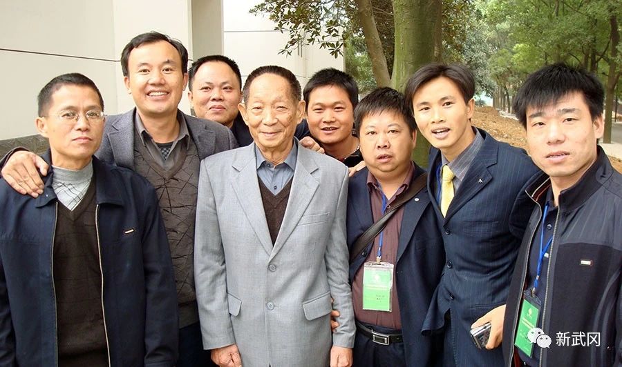 “一堂课”指导我一生 ——回忆“导师”袁隆平(图1)