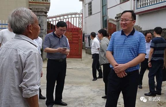唐克俭到湾头桥镇八一村调研乡村振兴工作(图1)