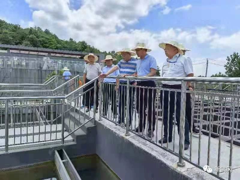 钟再群率队调研武冈城乡供水一体化建设(图1)