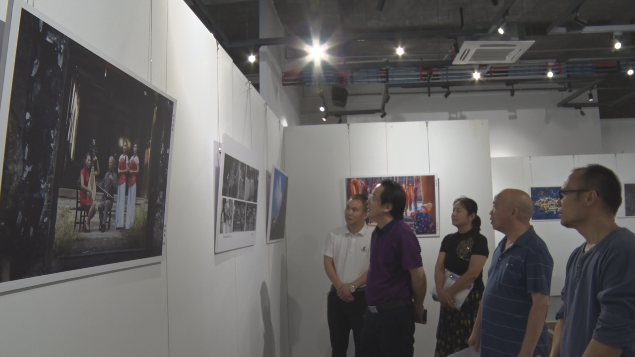 “欢乐潇湘·幸福武冈”庆祝中国共产党成立100周年美术书法摄影展开幕(图2)