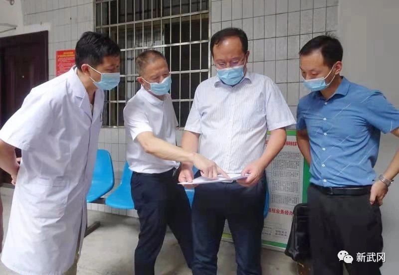 唐克俭以“四不两直”的方式督查城乡疫苗接种点(图1)