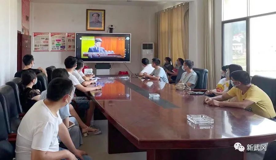 武冈各界集中收看中共邵阳市第十二次代表大会开幕式(图1)