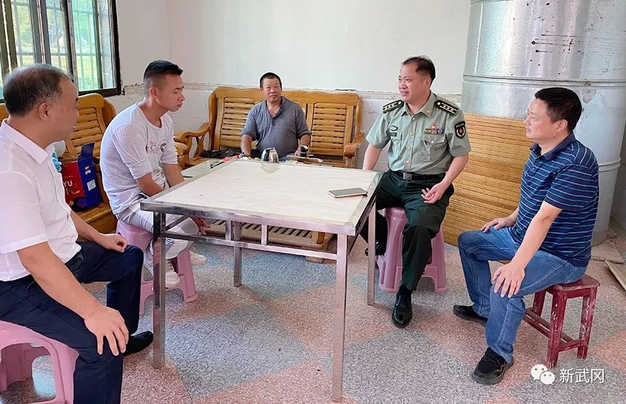 市人武部走访慰问戍边军人家属(图2)