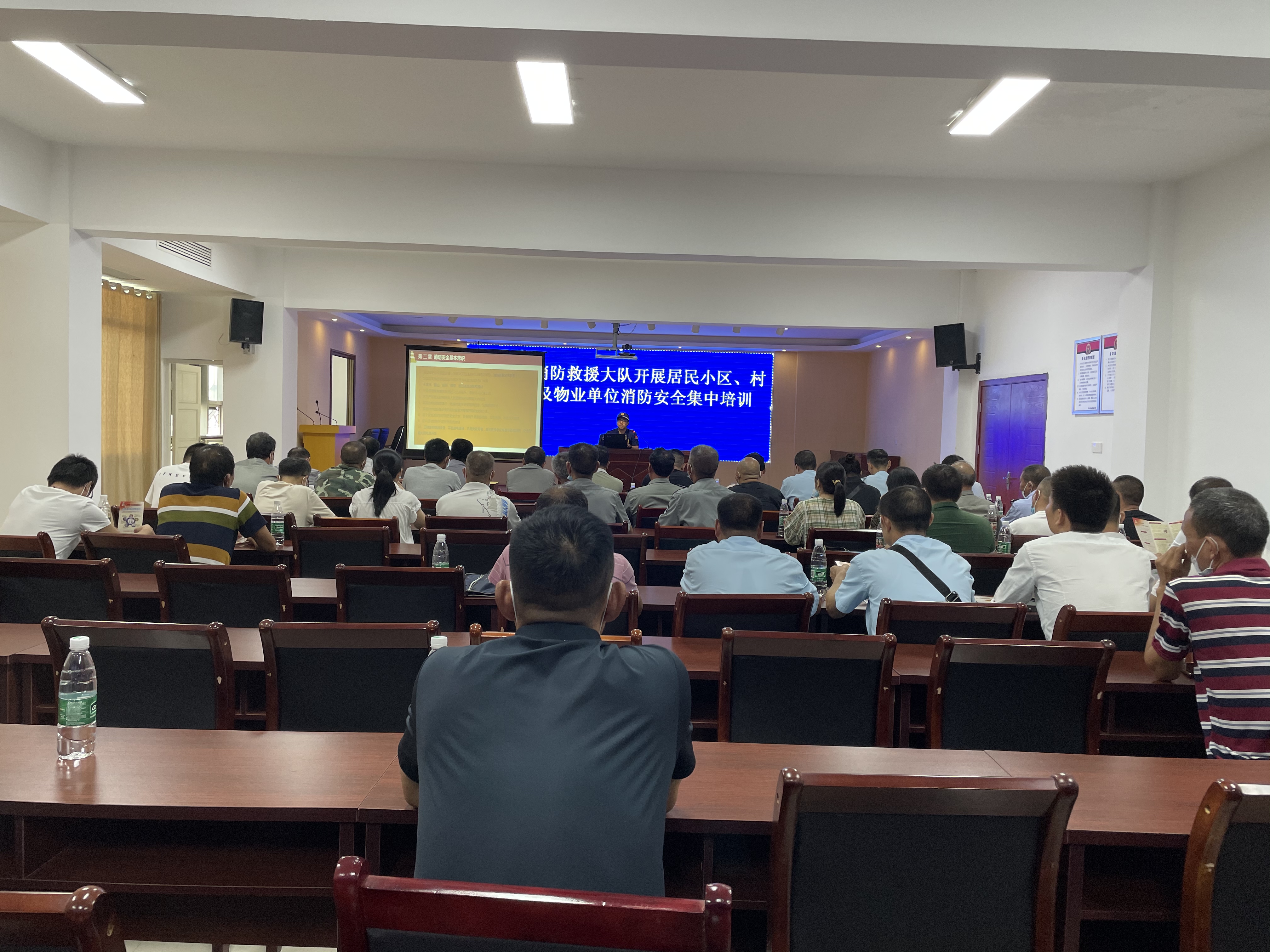 武冈消防大队组织辖区物业管理人员进行消防安全知识培训(图1)