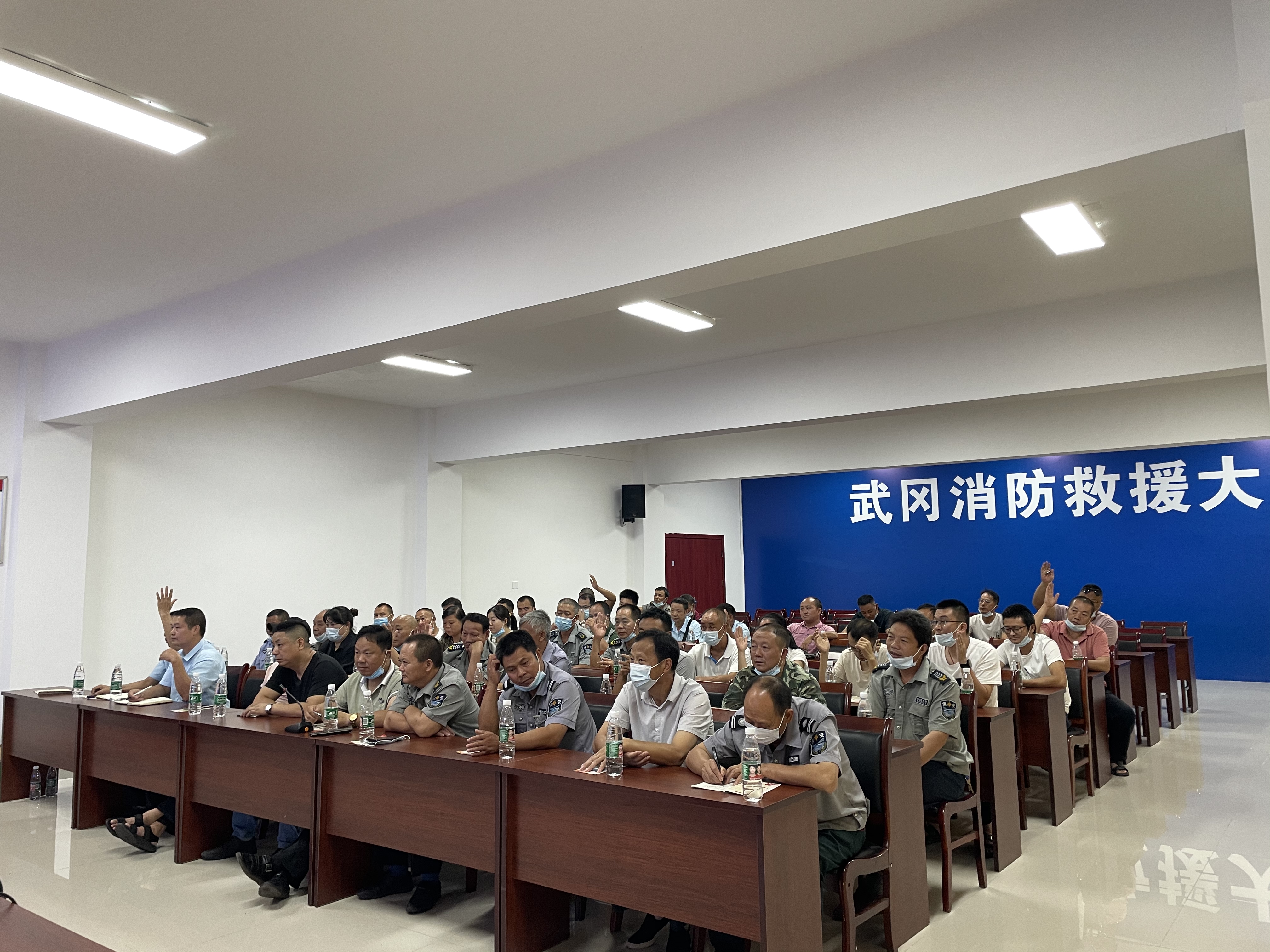 武冈消防大队组织辖区物业管理人员进行消防安全知识培训(图2)