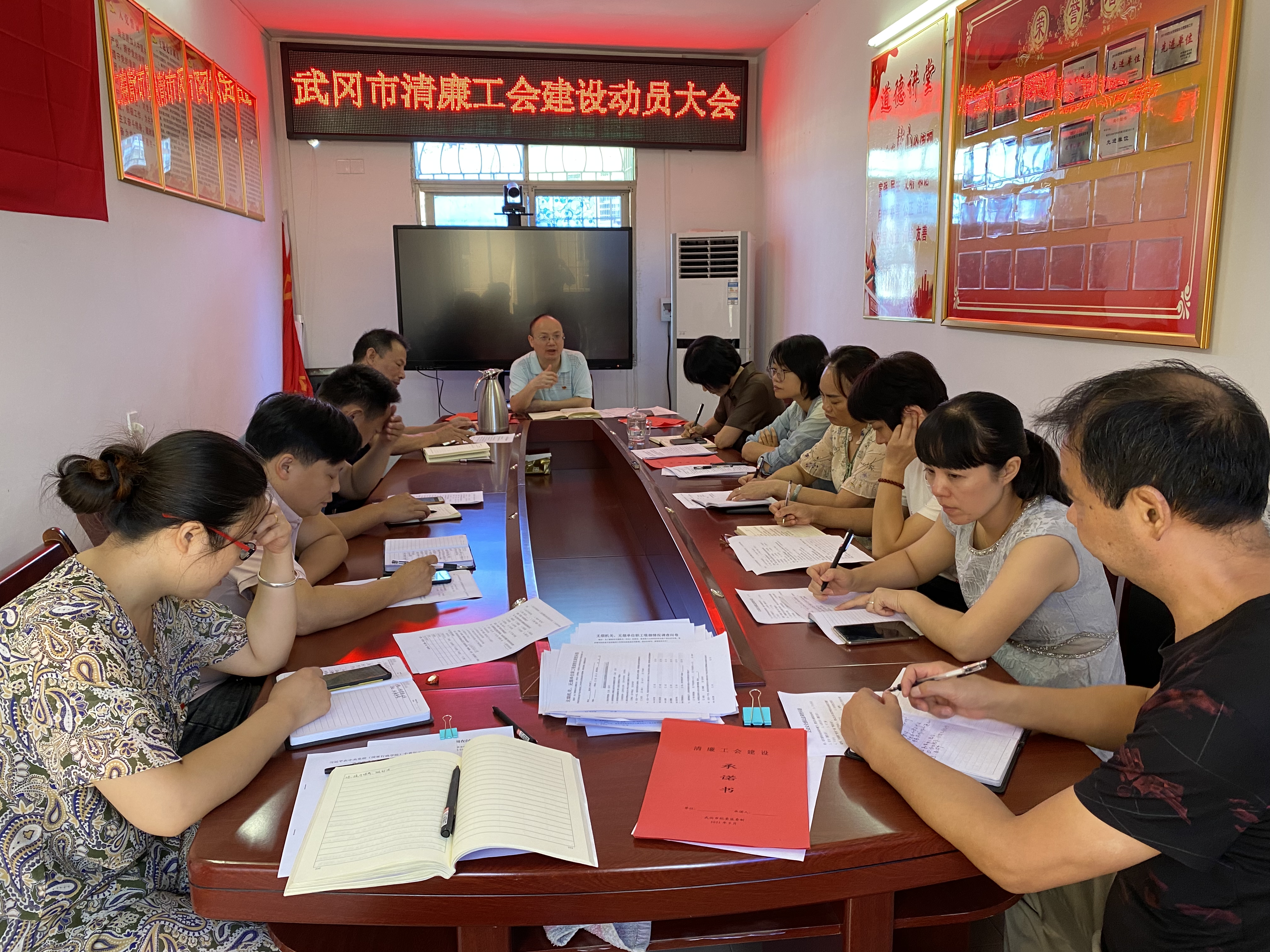 让干事、干练、干净成为武冈市总工会显著标志和靓丽名片(图1)