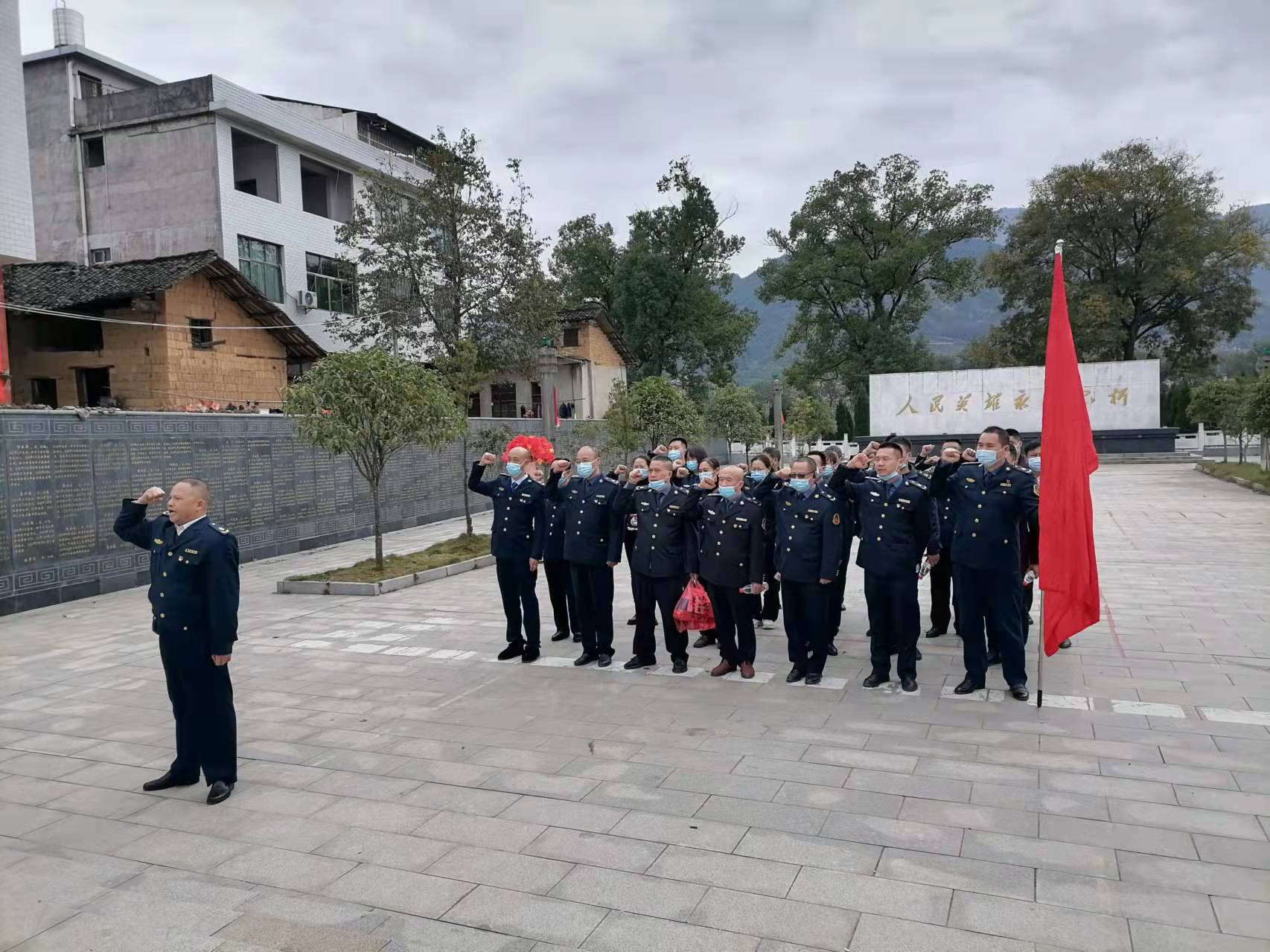 武冈市交通运输综合行政执法大队参观宛旦平故居传承红色革命精神(图3)