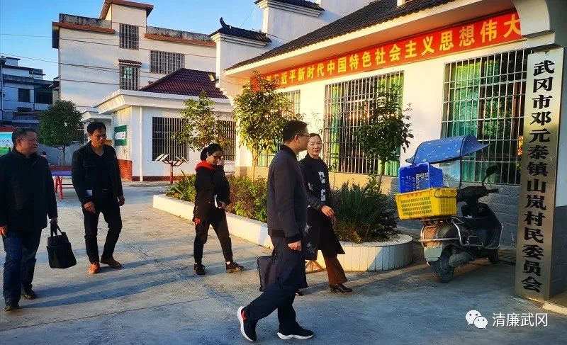 何再弟到邓元泰镇调研清廉乡村建设工作(图2)