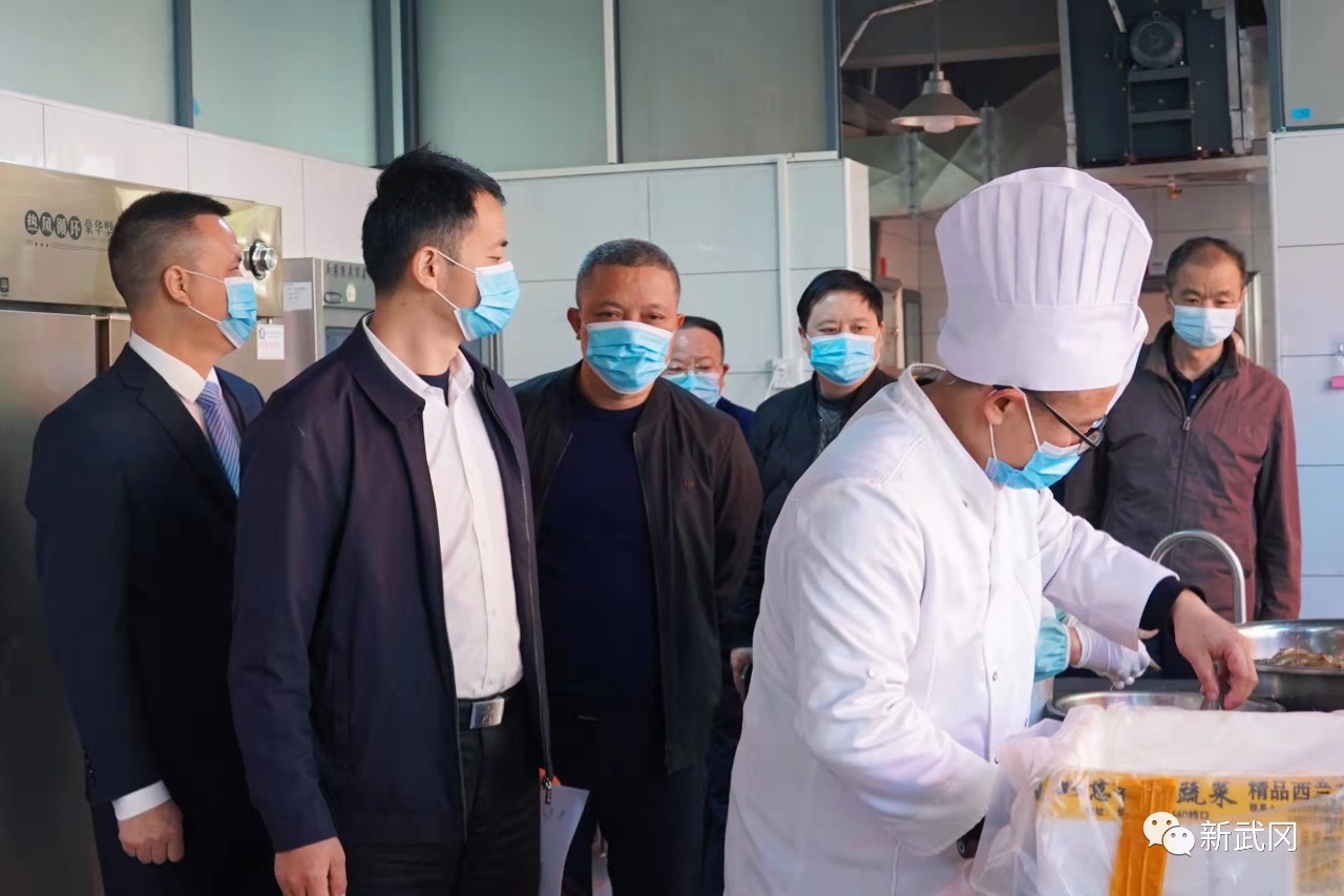 省第三考核组来武冈市对乡乡嘴公司开展“百优食堂、幸福职工”活动进行实地考核(图1)