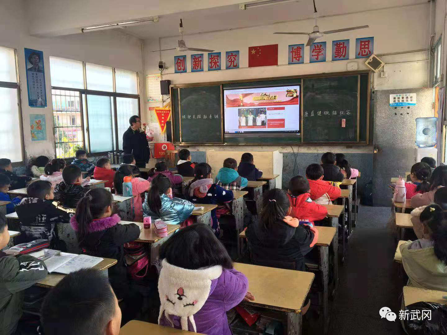 武冈开展宪法宣传“七进”活动 掀起全民学宪法热潮(图1)