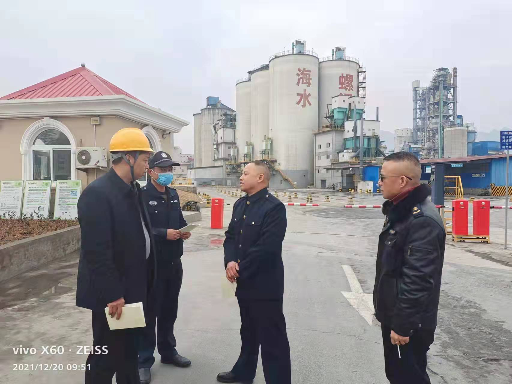 武冈市交通运输综合行政执法大队开展《湖南省治理货物运输车辆超限超载条例》宣传活动(图1)