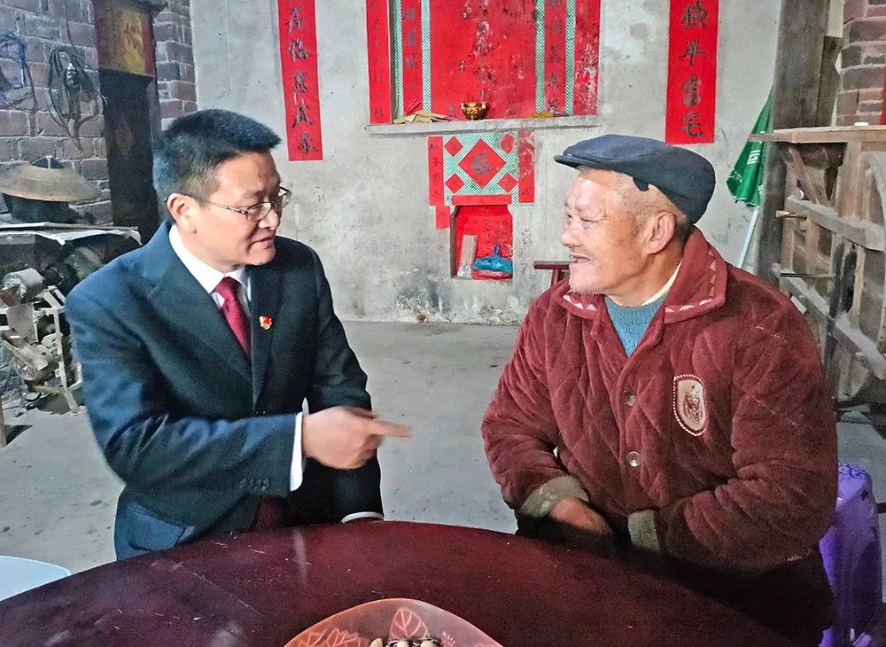 何再弟赴稠树塘镇走访慰问困难群众和困难党员(图2)