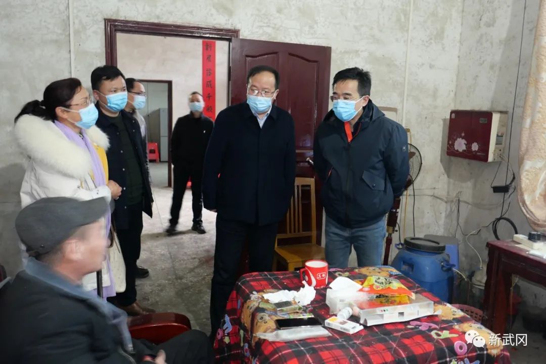 周文来武冈市督导疫情防控、安全生产等工作并走访慰问道德模范、困难群众(图2)