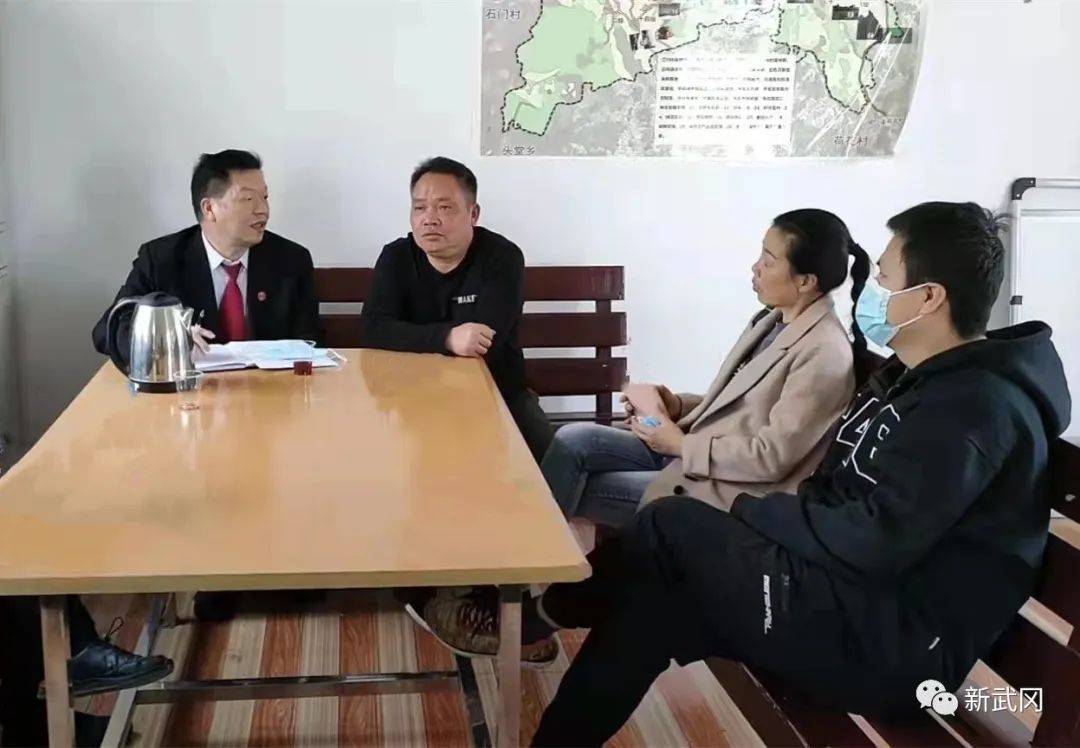 武冈法院送法进乡村助力打造“无讼村”(图2)