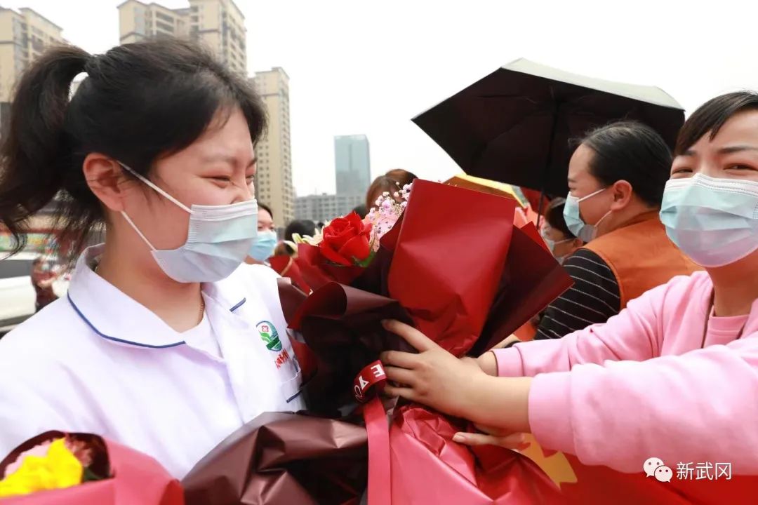 武冈市援邵核酸采样医疗队凯旋(图2)