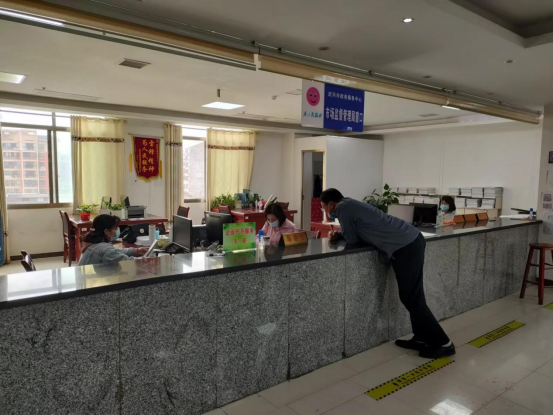 武冈市行政审批服务局认真落实“三项”机制，优化营商环境(图1)