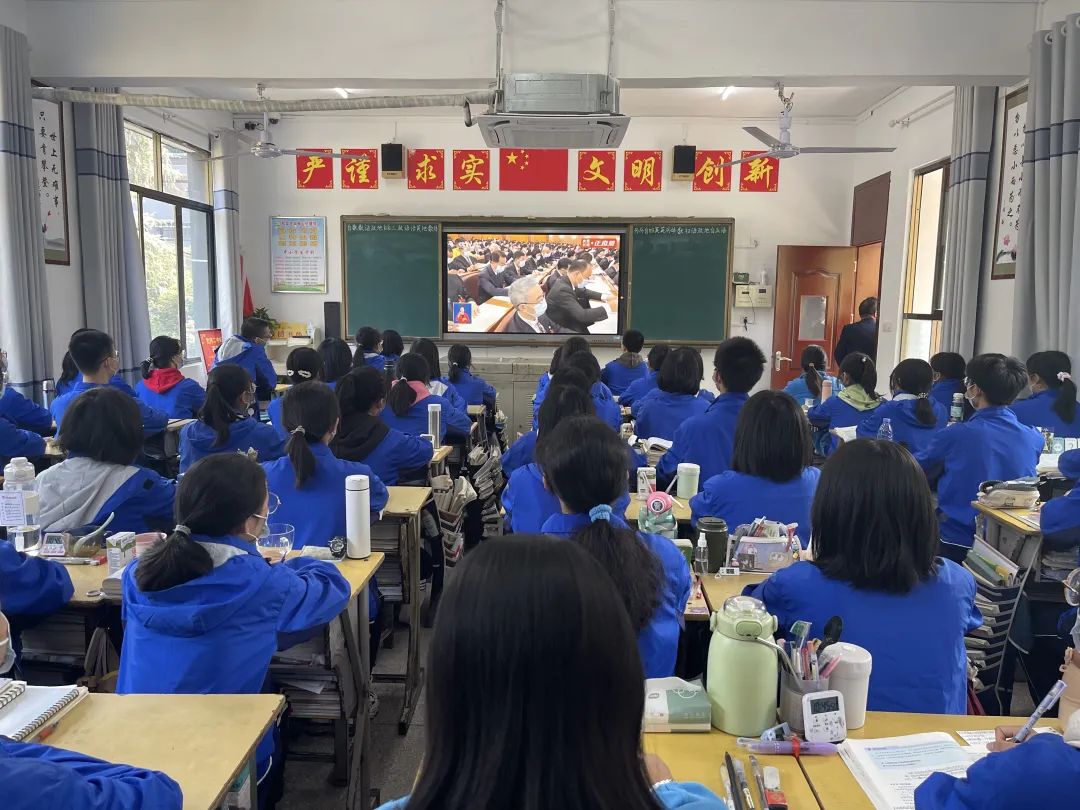同心向党守初心 踔力奋发向未来 武冈社会各界收看收听党的二十大开幕会(图4)