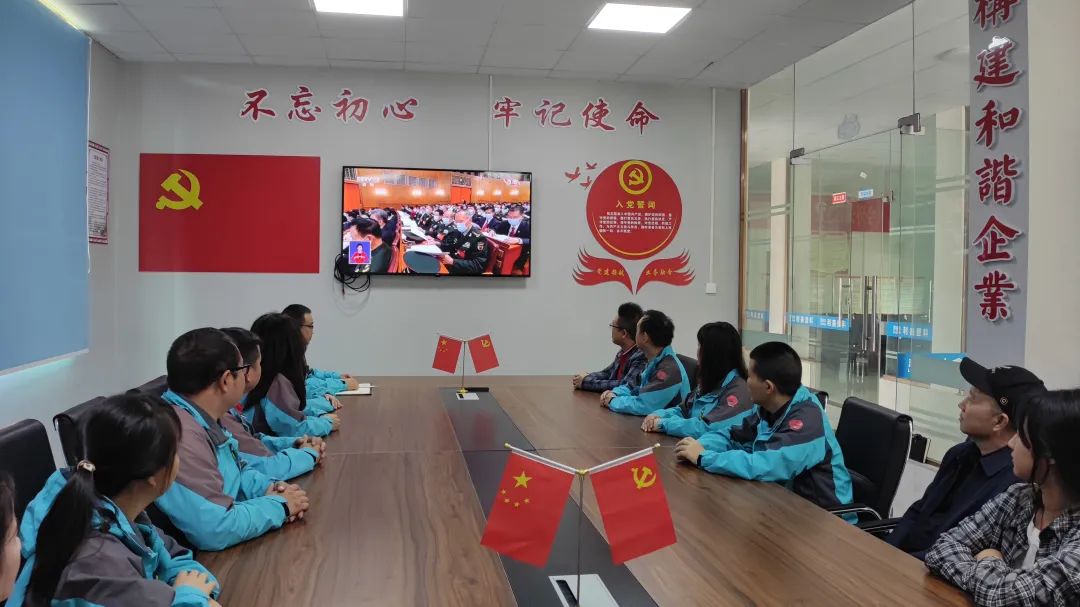 同心向党守初心 踔力奋发向未来 武冈社会各界收看收听党的二十大开幕会(图2)