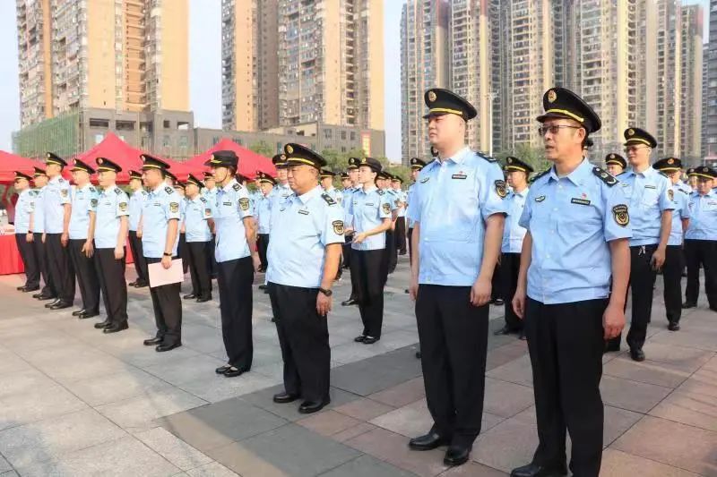 武冈市举行“质量月”宣传活动暨市监系统换装仪式(图2)
