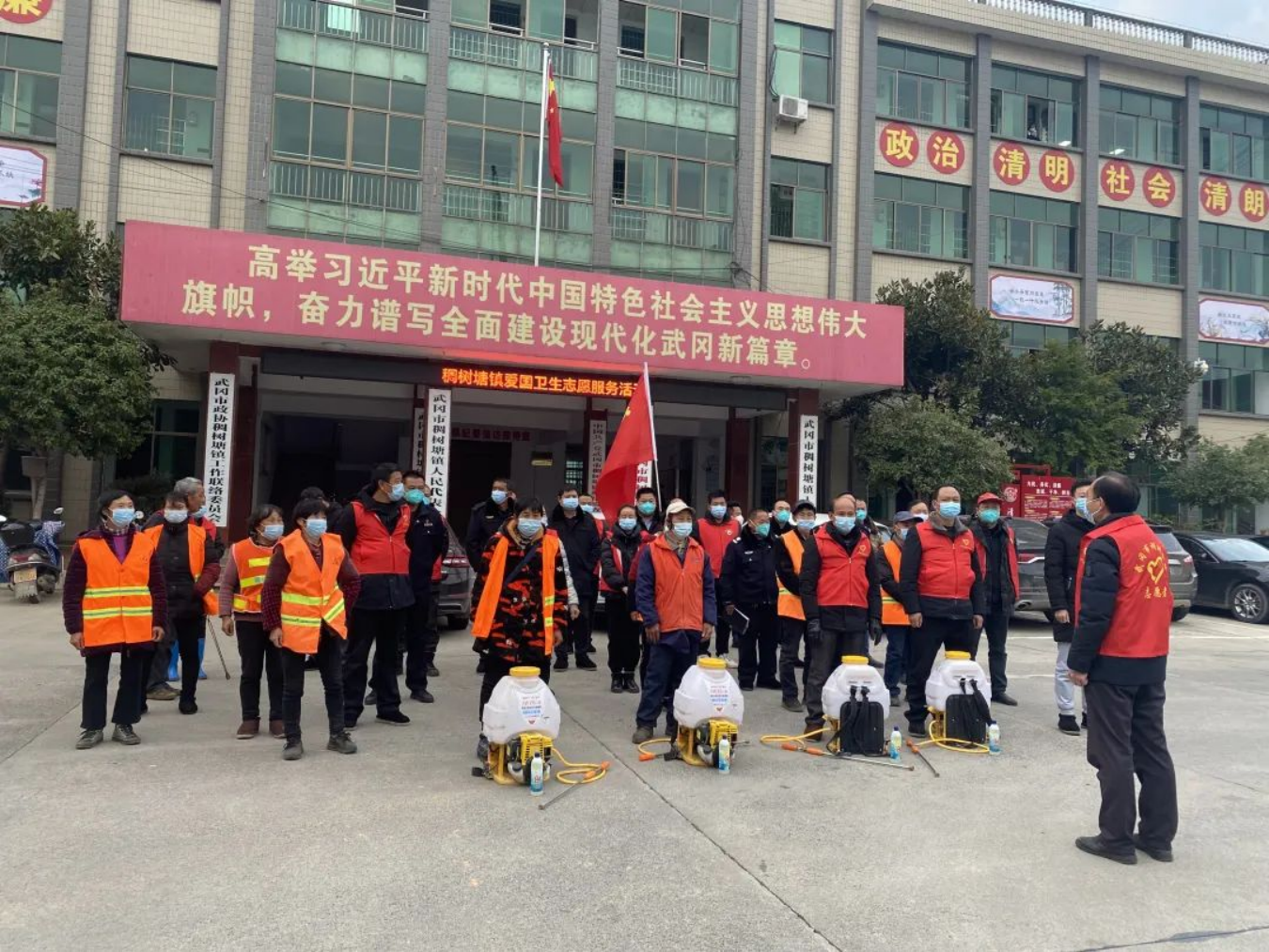 武冈市各部门开展创文攻坚暨冬季爱国卫生运动集中行动(图1)
