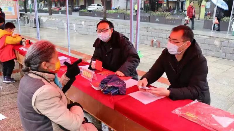 武冈市开展“12•4国家宪法日”暨“宪法宣传周”集中宣传活动(图2)