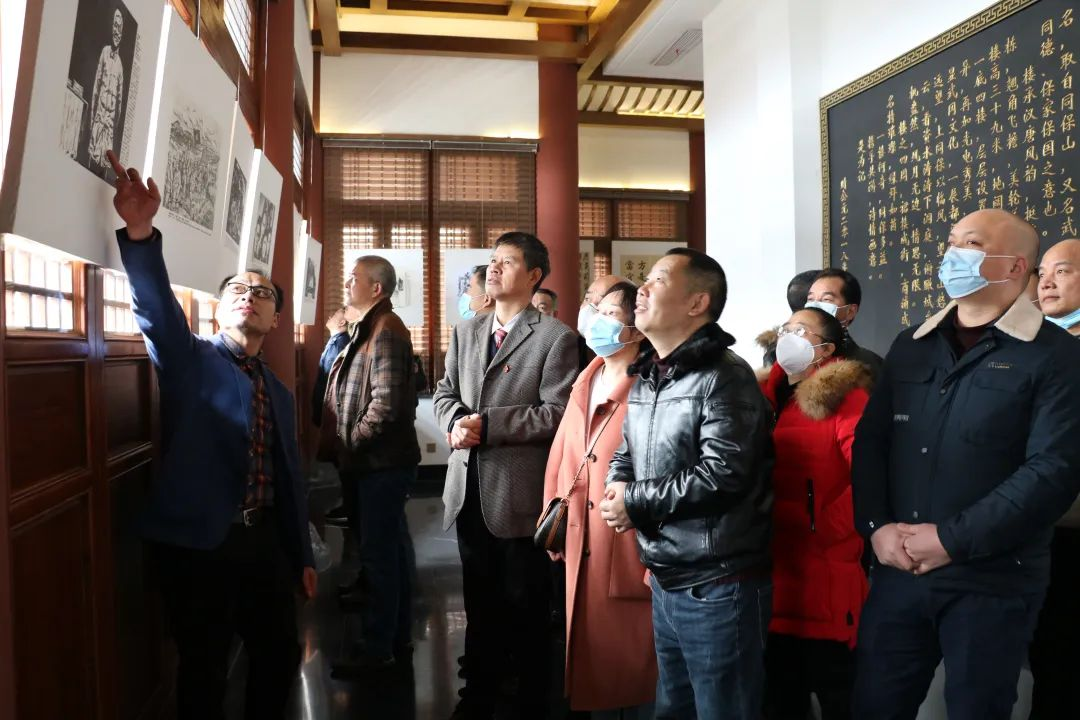 武冈市党员干部群众参观廉洁文化作品展筑牢廉政思想防线(图1)