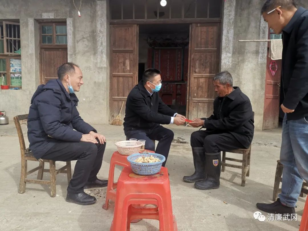 何再弟到稠树塘镇走访慰问困难群众(图1)