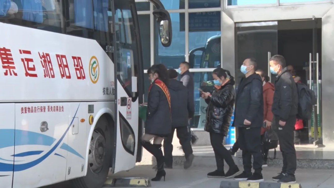 武冈：部门联动24小时“不打烊”保障节后旅客出行(图2)