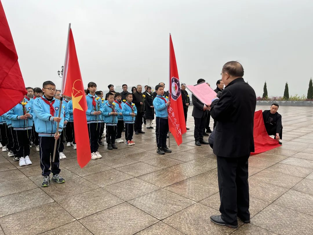 武冈市举行老少共祭革命先烈主题活动(图3)