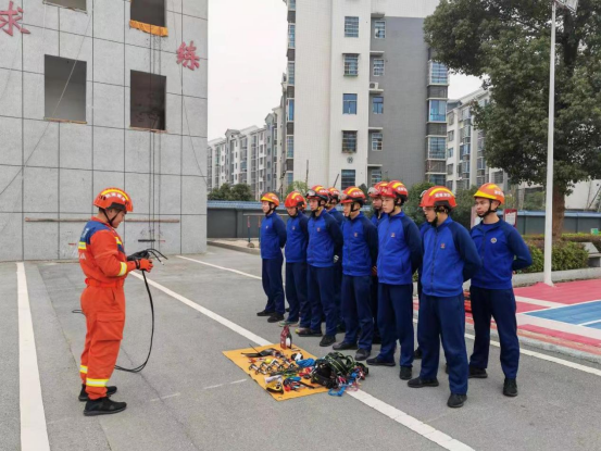 武冈市消防救援大队组织开展冬训考核(图2)