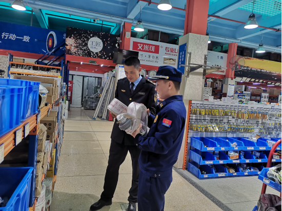 武冈消防救援大队联合市场监督管理局开展消防产品专项检查(图1)