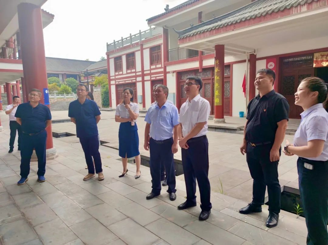 国家烟草专卖局派员来武冈市答复全国人大代表建议(图2)
