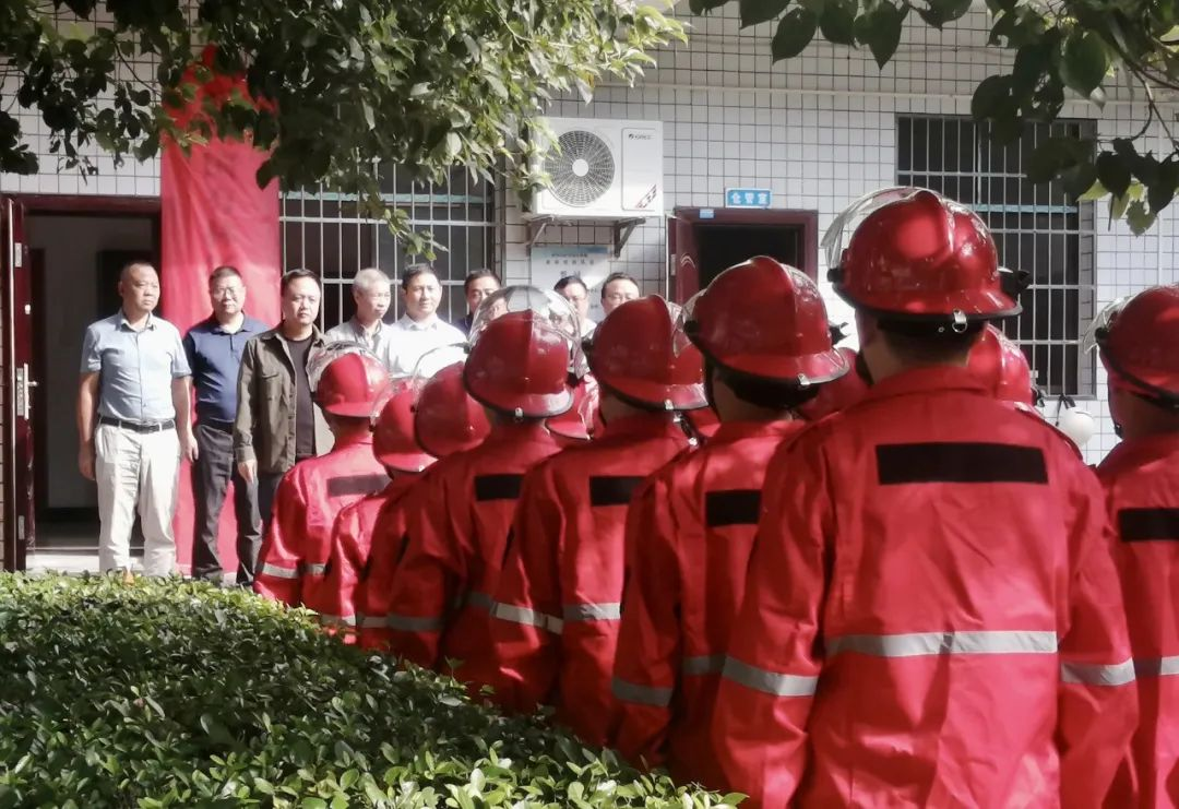 武冈国有林场森林消防队正式挂牌成立(图1)
