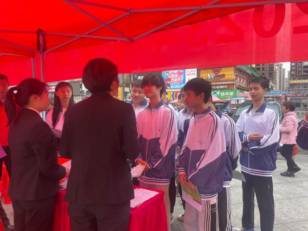 武冈市开展平安建设宣传月集中宣传活动(图2)