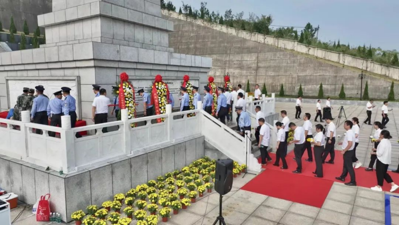 武冈市举行全国第十个烈士纪念日公祭活动(图3)