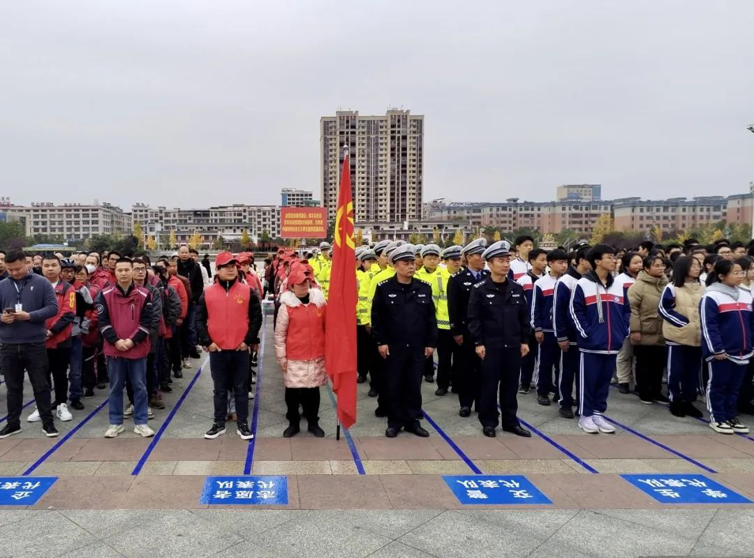 武冈市开展“全国交通安全日”暨“文明交通 你我同行”主题宣传活动(图1)