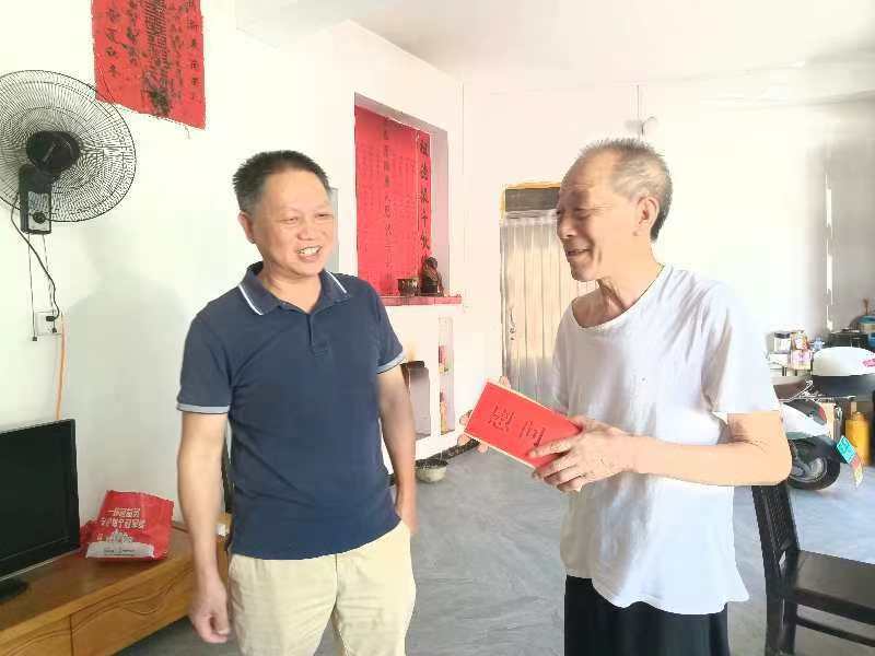 武冈市退役军人事务局：“八一”慰问暖人心 浓浓牵挂叙真情(图1)