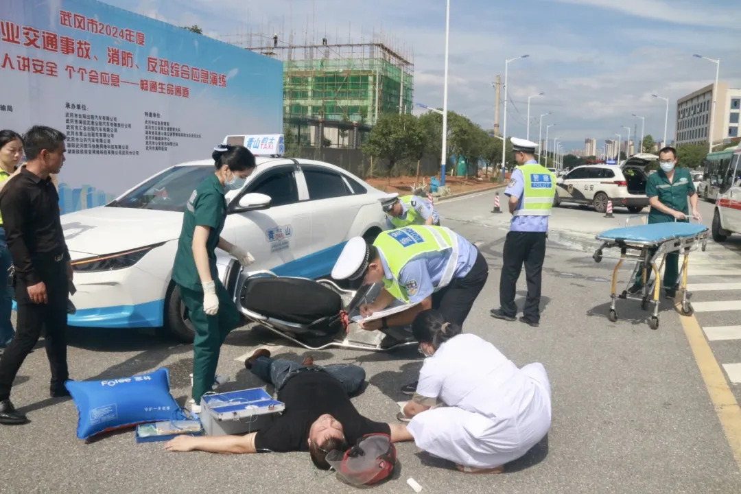 武冈市开展交通运输行业事故、消防、反恐综合应急演练(图1)