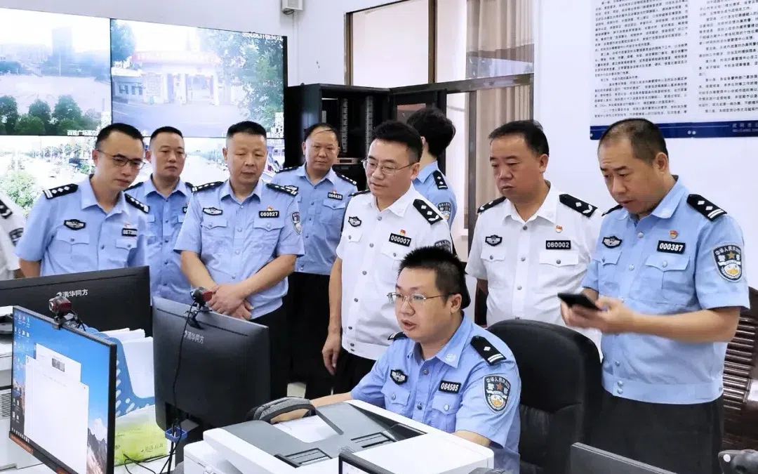 车丽华来武冈开展慰问、督导调研公安工作(图1)