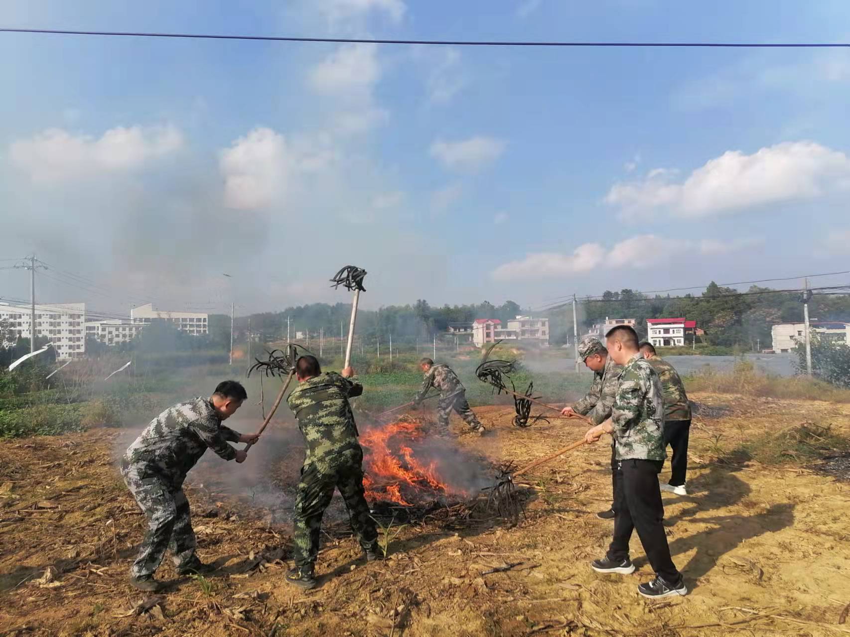 武冈市退役军人志愿者吹响防火“集结号”(图1)