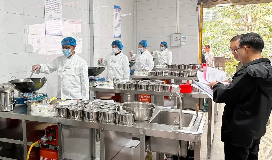 武冈市开展武冈卤菜加工专项职业能力鉴定试点考核(图1)