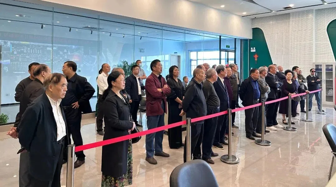 武冈市组织离退休干部开展重阳节调研活动(图1)