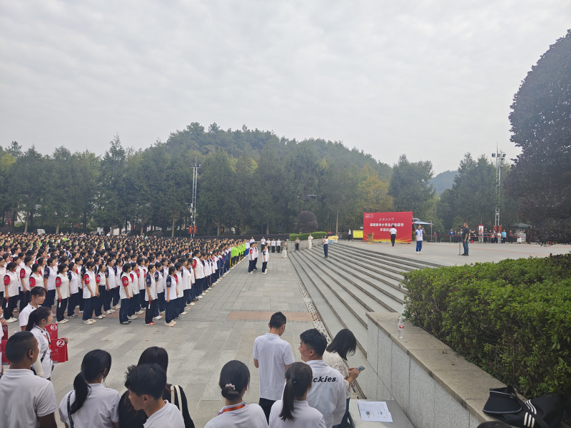 行走的思政课 “我的韶山行”点燃武冈十中学子心中的“火种”(图1)