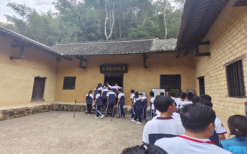 行走的思政课 “我的韶山行”点燃武冈十中学子心中的“火种”(图2)