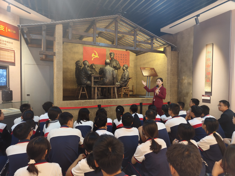 行走的思政课 “我的韶山行”点燃武冈十中学子心中的“火种”(图3)
