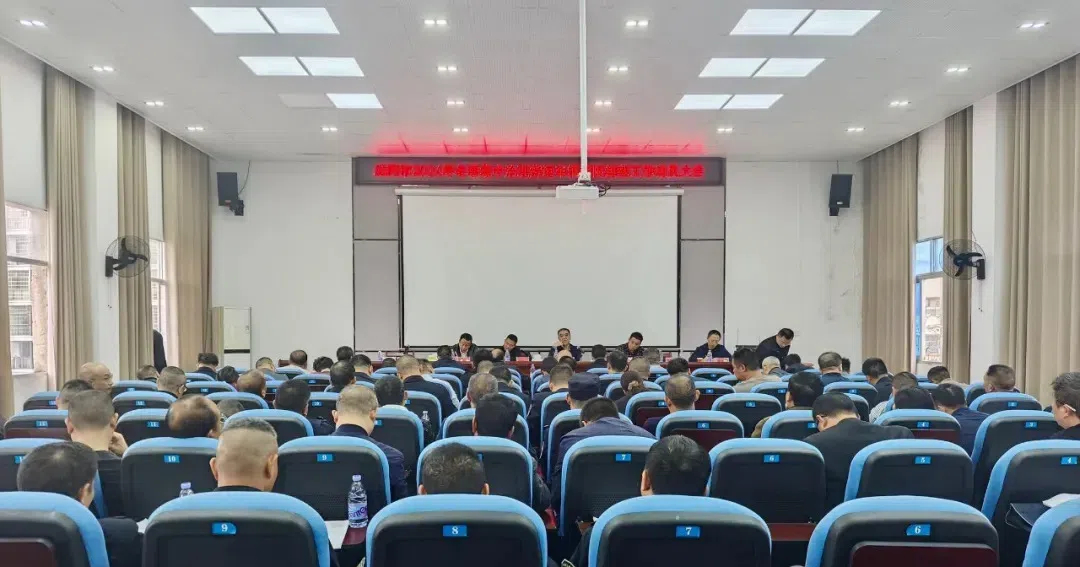 武冈市启动冬季集中治理货运车辆超限超载工作(图1)