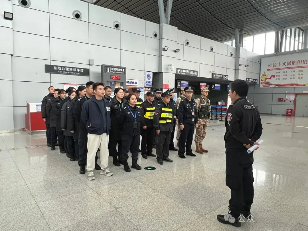 邵阳武冈机场开展道口防砍杀、防入侵及外来人员冲闯航站楼应急演练(图1)